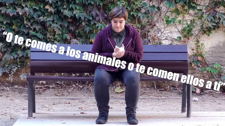 Un fragmento del pol&eacute;mico v&iacute;deo de El Mundo Today en el que una mujer cuenta c&oacute;mo dej&oacute; de ser vegana