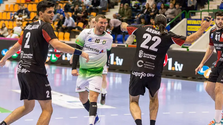Partido de la Liga Asobal entre Helvetia Anaitasuna y Balonmano Logroño La Rioja disputado en el Pabellón Anaitasuna (16). IÑIGO ALZUGARAY