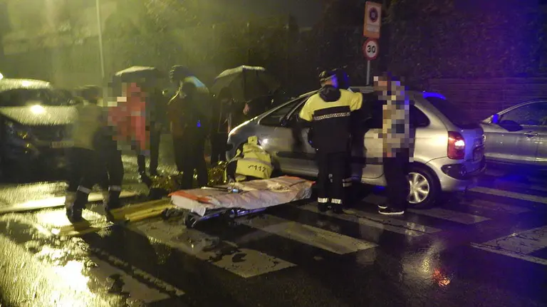 La Policía Municipal de Pamplona atiende el atropello en una calle en Echevacoiz. POLICÍA MUNICIPAL DE PAMPLONA