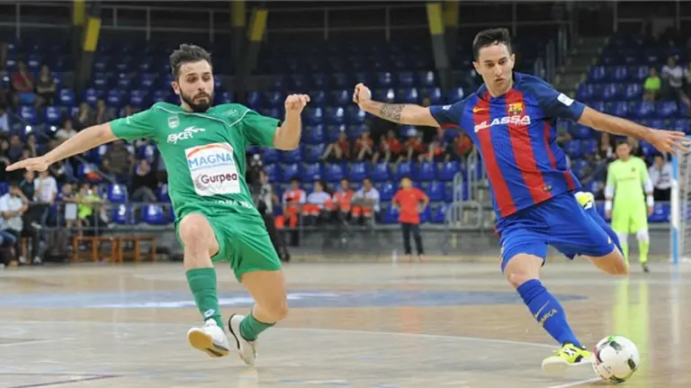 Rafa Usín. Partido Barcelona - Osasuna Magna en el Palau. Lnfs.