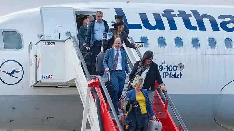 Manu Ayerdi acude a la inauguración de la nueva línea aérea de Lufthansa que conectará Pamplona con Fráncfort 2