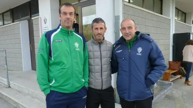 Cuerpo técnico del Iruña en Tajonar.