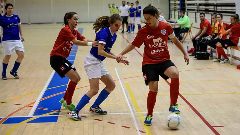 Partido de futbol sala entre el Txantrea y el Orbina. MIGUEL OS&Eacute;S_6