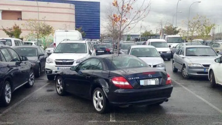 Coche mal aparcado en La Morea POLICÍA FORAL