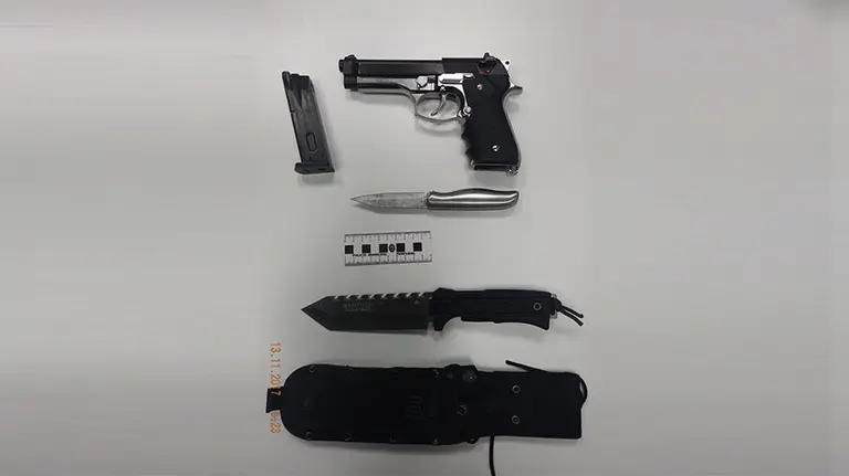 Las armas prohibidas que se ha incautado la Policía Municipal de Pamplona