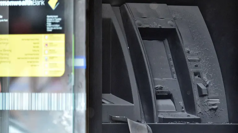 Imagen de archivo de una cajero automático incendiado tras una explosión EFE