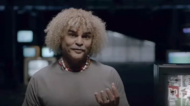 carlos Alberto Valderrama en el spot comercial.