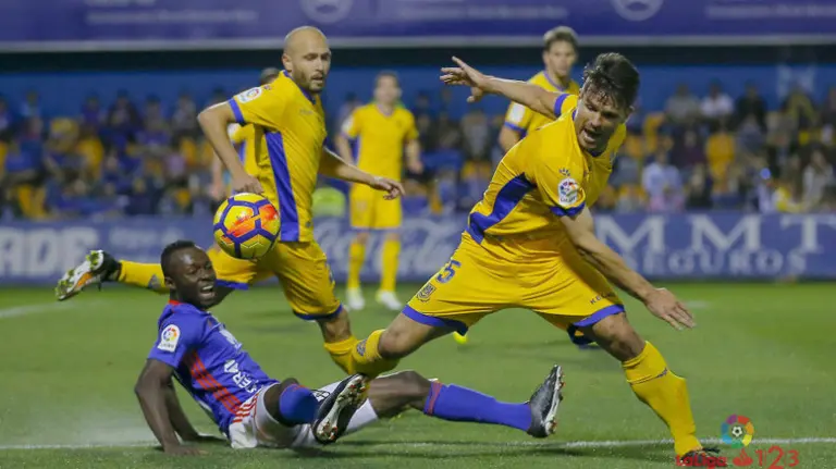 Partido del Alcorcón ante el Oviedo. La Liga.