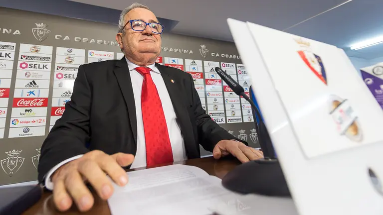 Luis Sabalza toma posesión del cargo de presidente de Osasuna para los cuatro próximos años (28). IÑIGO ALZUGARAY
