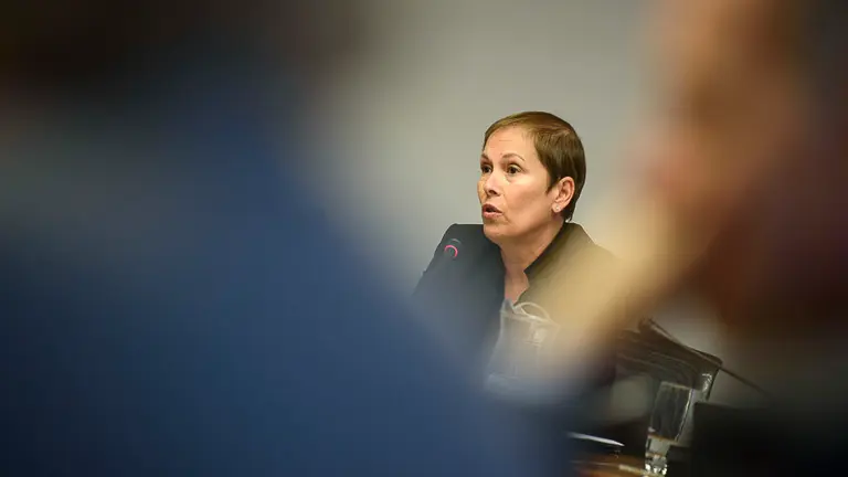 Uxue Barkos, presidenta del Gobierno de Navarra en comisión. PABLO LASAOSA02