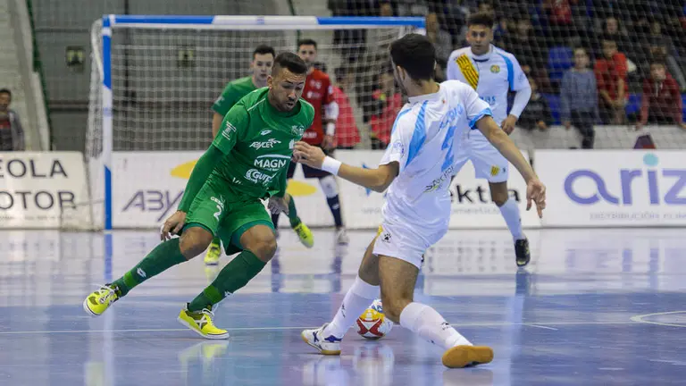 Araça en acción durante el partido. Osasuna Magna - Catgas Energía. PABLO LASAOSA.