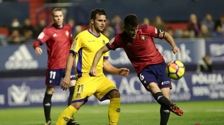 Osasuna se enfrenta al Alcorcón en el Sadar durante  la 15 jornada de LaLiga LALIGA123 7