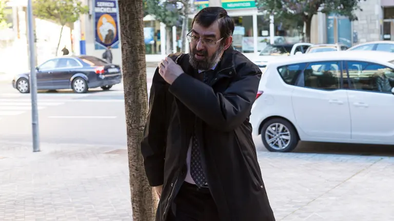 El juez Ricardo González a su llegada a una de las sesiones del juicio a 'La Manada' en la Audiencia Provincial de Navarra. IÑIGO ALZUGARAY