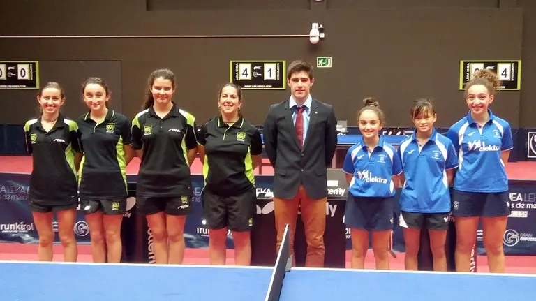 Partido de tenis de mesa. Oberena.