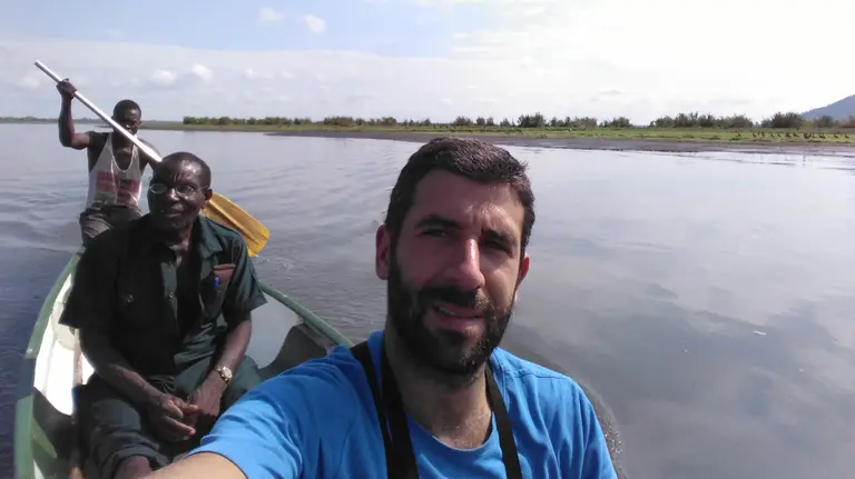 El escritor navarro Borja Monreal en Angola.