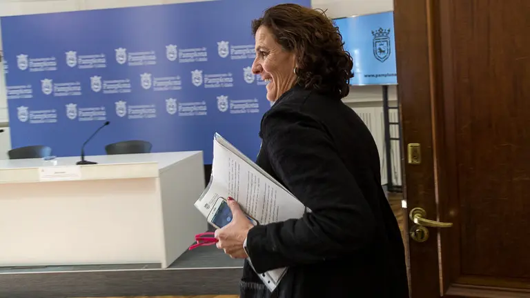 La concejala delegada de Seguridad Ciudadana y Convivencia, Itziar Gómez y el director del área, Xabier Ibáñez, explican las acciones tomadas para la seguridad de las mascotas en Pa (7)