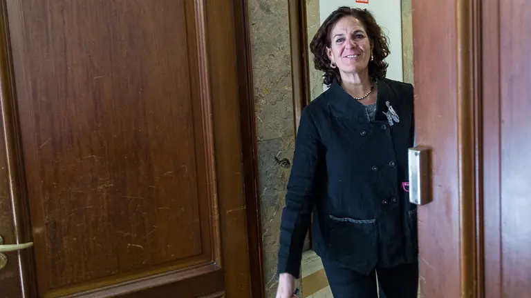 La concejala delegada de Seguridad Ciudadana y Convivencia, Itziar Gómez y el director del área, Xabier Ibáñez, explican las acciones tomadas para la seguridad de las mascotas en Pa