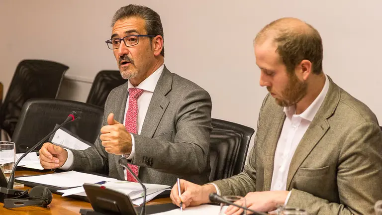 Sesión de trabajo parlamentaria con representantes de la Asociación de Trabajadores Autónomos de Navarra (07). IÑIGO ALZUGARAY