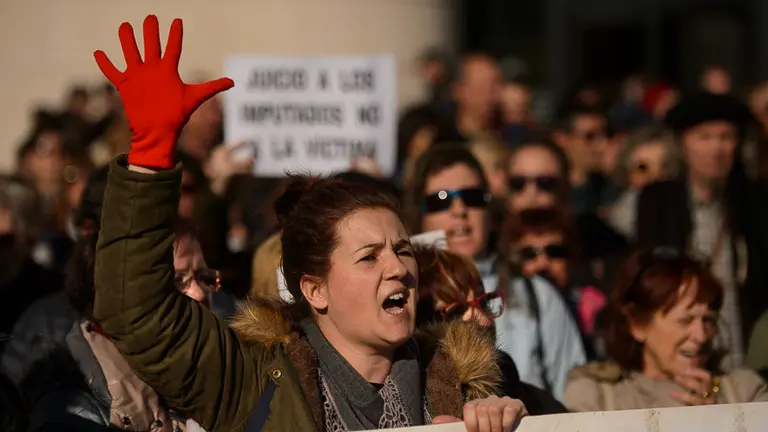 Concentración a la puerta de los Juzgados por el juicio a La Manada. PABLO LASAOSA13