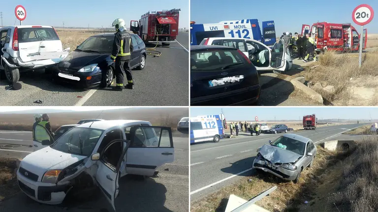 Un accidente múltiple con tres coches implicados se ha saldado con dos personas heridas BOMBEROS DE NAVARRA 5
