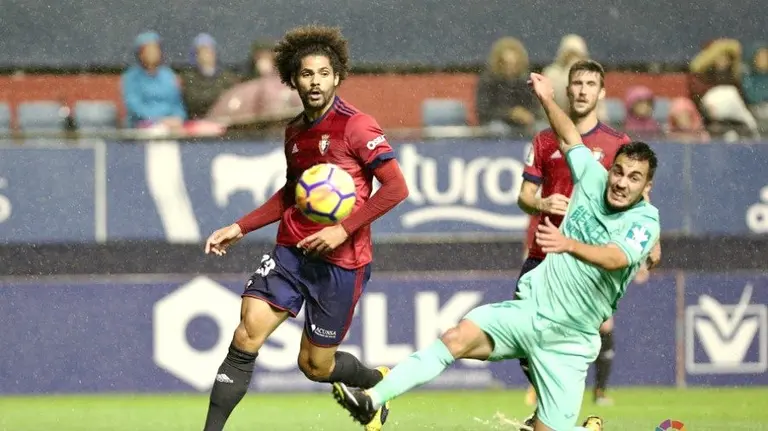 Aridane ante el Barcelona B. La Liga.