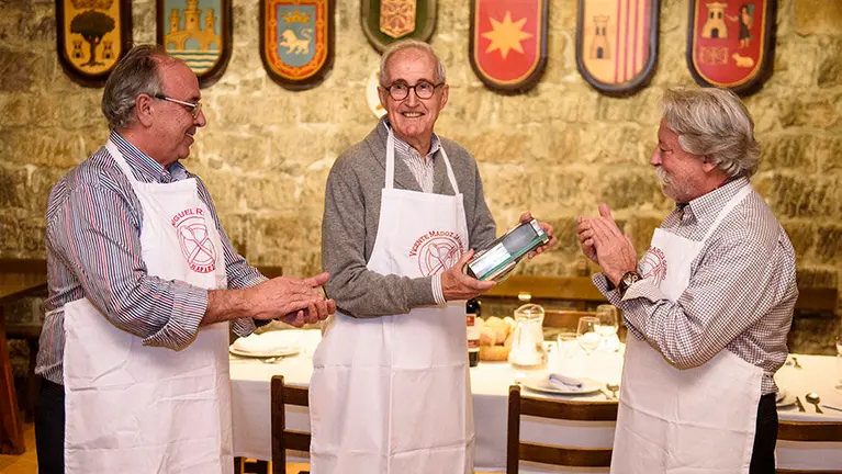 La Fundación Benéfica Napardi entrega el galardón humanitario de la asociación al psiquiatra Vicente Madoz. MIGUEL OSÉS_3