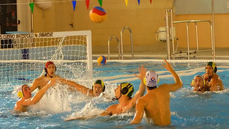 Partido del Waterpolo Navarra en la CD Amaya. Foto Ángel Artola.