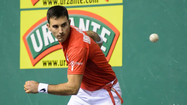 Urrutikoetxea-Galarza se enfrentan a Altuna III-Martija en la primera jornada del Campeonato de Mano Parejas. PABLO LASAOSA04