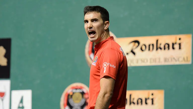 Urrutikoetxea-Galarza se enfrentan a Altuna III-Martija en la primera jornada del Campeonato de Mano Parejas. PABLO LASAOSA17