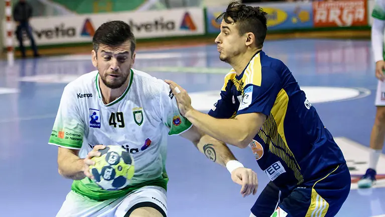 Raúl Nantes. El Helvetia Anaitasuna se juega el pase a la fase de grupos de la Copa EHF en el partido de vuelta de la eliminatoria ante el Budakalasz húngaro. MIGUEL OSÉS_7