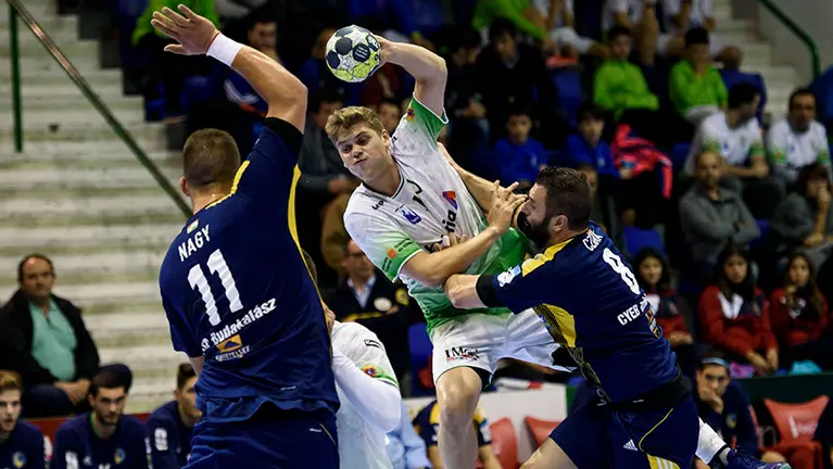  El Helvetia Anaitasuna se juega el pase a la fase de grupos de la Copa EHF en el partido de vuelta de la eliminatoria ante el Budakalasz húngaro. MIGUEL OSÉS_12