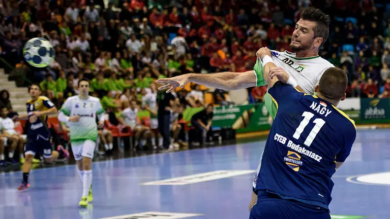  El Helvetia Anaitasuna se juega el pase a la fase de grupos de la Copa EHF en el partido de vuelta de la eliminatoria ante el Budakalasz húngaro. MIGUEL OSÉS_15