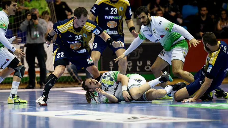  El Helvetia Anaitasuna se juega el pase a la fase de grupos de la Copa EHF en el partido de vuelta de la eliminatoria ante el Budakalasz húngaro. MIGUEL OSÉS_19
