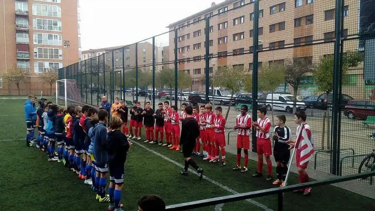 Pasillo al árbitro en un partido de Segunda Infantil FACEBOOK ADF ASDEFOR