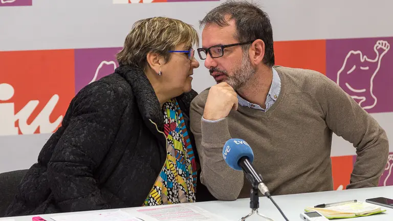 Iñaki Bernal y Marisa de Simón (IU) informan sobre una sentencia judicial que afecta al derecho a la dedicación a la representación política de los trabajadores. IÑIGO ALZUGARAY