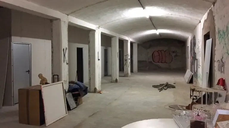 El sótano en el que se han desalojado a 92 menores que celebraban una fiesta de cumpleaños. POLÍCIA MUNICIPAL DE MADRID