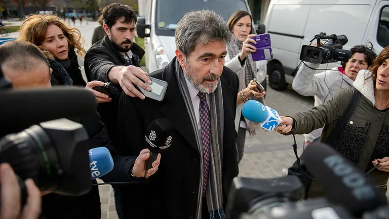 La salida de los abogados tras las primeras conclusiones en el juicio por la supuesta violación grupal de Sanfermines. PABLO LASAOSA (2)