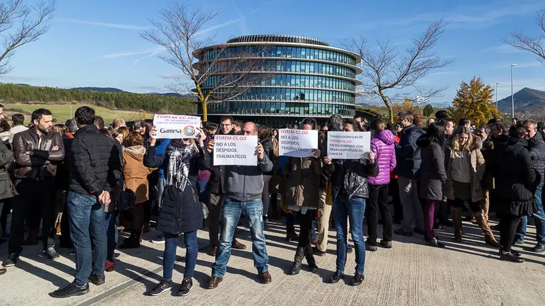 La plantilla de Siemens-Gamesa se concentra Sarriguren para denunciar el ERE de extinción y los despidos previstos (05). IÑIGO ALZUGARAY