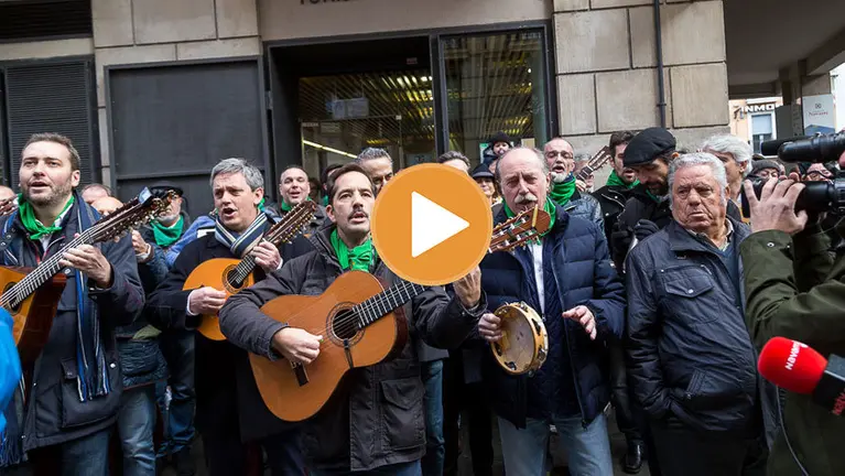 El momento de la cofrad&iacute;a de San Saturnino. I&Ntilde;IGO ALZUGARAY