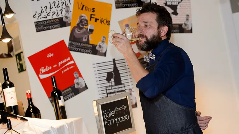 Presentación del ciclo de catas “#MásQueVinos“ con Carlos Marañón, El Perolas. PABLO LASAOSA (1)