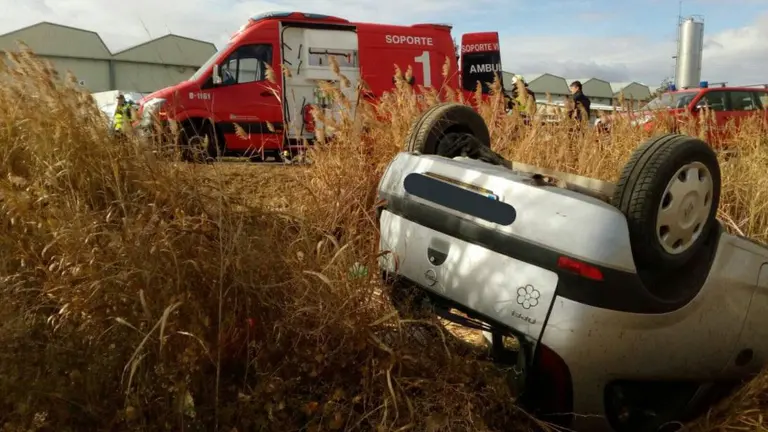 Dos personas han resultado heridas en un accidente producido en la carretera de Marcilla BOMBEROS DE NAVARRA