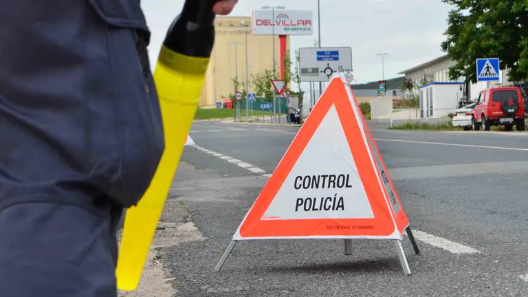 Control de la Policía Foral en una de las carreteras de Navarra POLICÍA FORAL