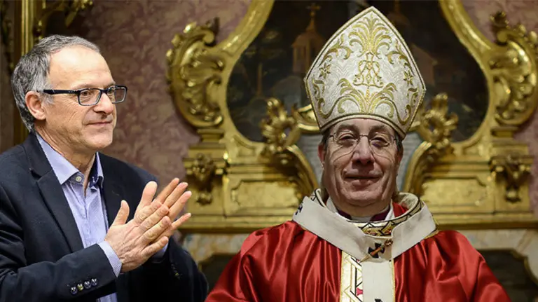 A la izquierda, el parlamentario de Bildu, Adolfo Araiz y, a la derecha, el Arzobispo de Pamplona y Tudela.