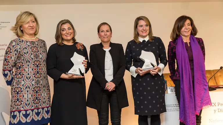 Premios de Amedna a la directora de Schneider Electric, Elisa Genua, y la gerente de Sannas, Irene Puyada. IÑIGO ALZUGARAY (31)