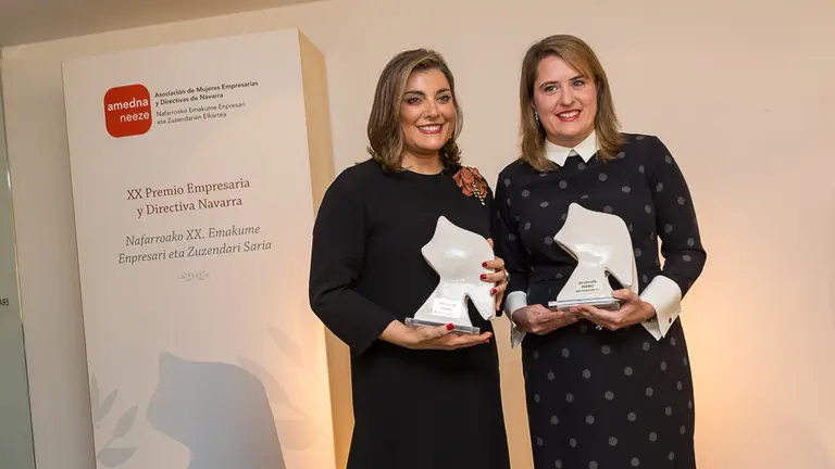 Premios de Amedna a la directora de Schneider Electric, Elisa Genua, y la gerente de Sannas, Irene Puyada. IÑIGO ALZUGARAY (35)