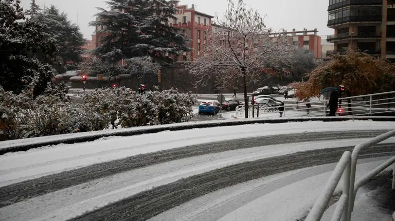 La nieve cubre las calles de Pamplona. NAVARRACOM