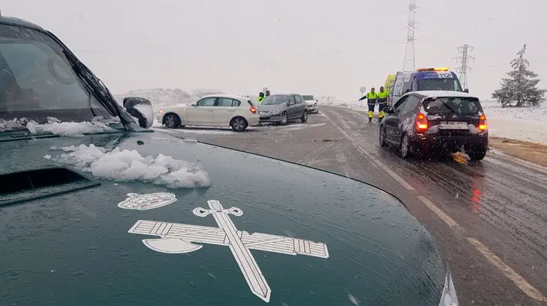 Accidente ocurrido en Cordovilla en el que han chocado varios coches. GUARDIA CIVIL