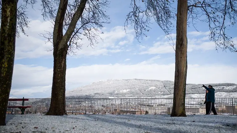 La nieve llega a Navarra y a la capital. MIGUEL OSÉS4