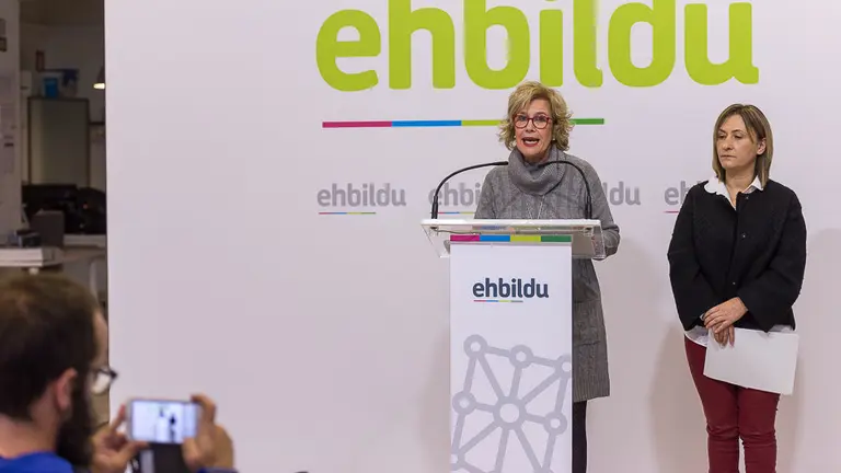 Miren Aranoa y Esther Korres, portavoces de EH Bildu en educación, exponen la postura de la formación en torno a la lista única en Educación (12). IÑIGO ALZUGARAY