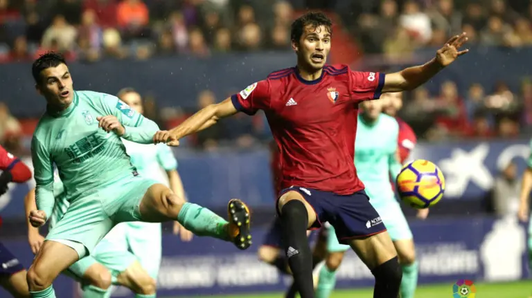 Lucas Torró ante el Barcelona B. La Liga.